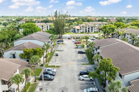 Condo in Hialeah, Florida, 2 bedrooms  № 1953743 - photo 23