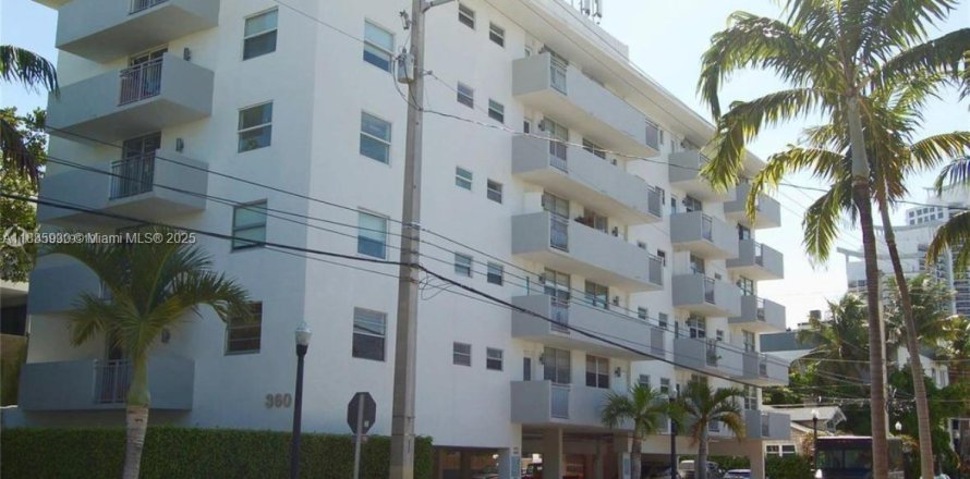 Condominio en Miami Beach, Florida, 1 dormitorio  № 1979094
