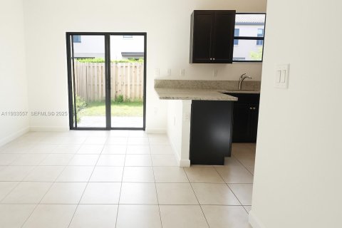 Adosado en alquiler en Homestead, Florida, 3 dormitorios, 133.87 m2 № 1991313 - foto 3