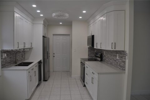 Villa ou maison à vendre à Oakland Park, Floride: 3 chambres, 84.17 m2 № 1990425 - photo 10