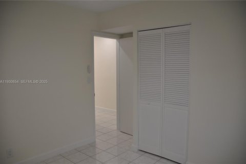 Villa ou maison à vendre à Oakland Park, Floride: 3 chambres, 84.17 m2 № 1990425 - photo 19