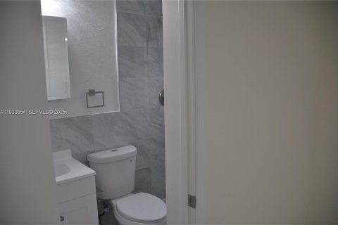 Villa ou maison à vendre à Oakland Park, Floride: 3 chambres, 84.17 m2 № 1990425 - photo 15