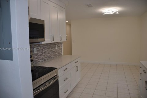 Villa ou maison à vendre à Oakland Park, Floride: 3 chambres, 84.17 m2 № 1990425 - photo 12