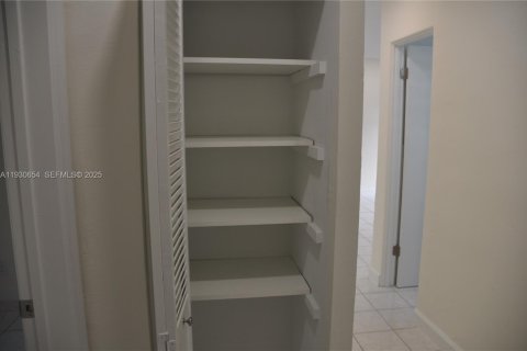 Villa ou maison à vendre à Oakland Park, Floride: 3 chambres, 84.17 m2 № 1990425 - photo 21