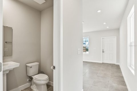 Touwnhouse à vendre à Lady Lake, Floride: 3 chambres, 151.62 m2 № 2092648 - photo 11