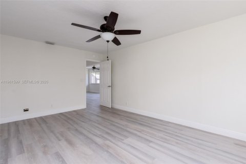 Villa ou maison à louer à Dania Beach, Floride: 3 chambres, 139.82 m2 № 2026790 - photo 13