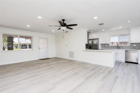 Villa ou maison à louer à Dania Beach, Floride: 3 chambres, 139.82 m2 № 2026790 - photo 5