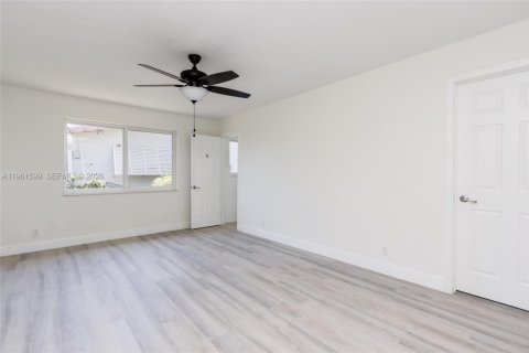 Villa ou maison à louer à Dania Beach, Floride: 3 chambres, 139.82 m2 № 2026790 - photo 11