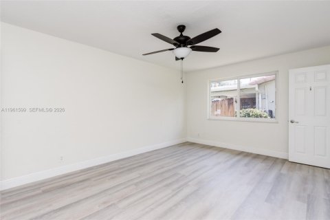 Villa ou maison à louer à Dania Beach, Floride: 3 chambres, 139.82 m2 № 2026790 - photo 12