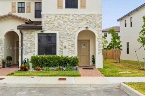 Touwnhouse à vendre à Homestead, Floride: 3 chambres, 143.53 m2 № 2170974 - photo 2