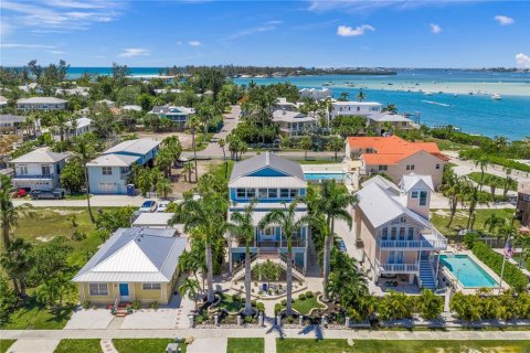 House in Longboat Key, Florida 2 bedrooms, 207.73 sq.m. № 2113455