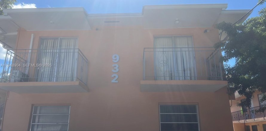 Дом в Майами, Флорида 2 спальни, 68.75м2 № 2004703