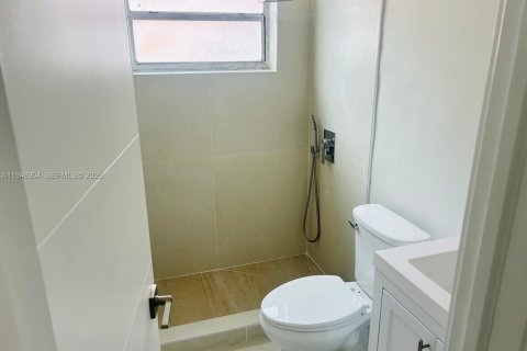 Снять в аренду виллу или дом в Майами, Флорида 2 спальни, 68.75м2, № 2004703 - фото 6