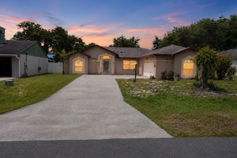 Villa ou maison à Leesburg, Floride 3 chambres, 155.33 m2 № 2226431