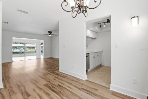 Condo in Crystal River, Florida, 2 bedrooms  № 2104592 - photo 13