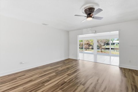 Condo in Crystal River, Florida, 2 bedrooms  № 2104592 - photo 21