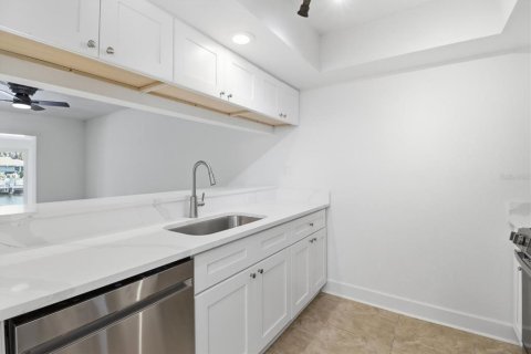 Condo in Crystal River, Florida, 2 bedrooms  № 2104592 - photo 14