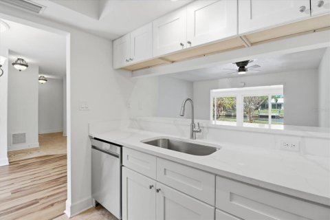 Condo in Crystal River, Florida, 2 bedrooms  № 2104592 - photo 15