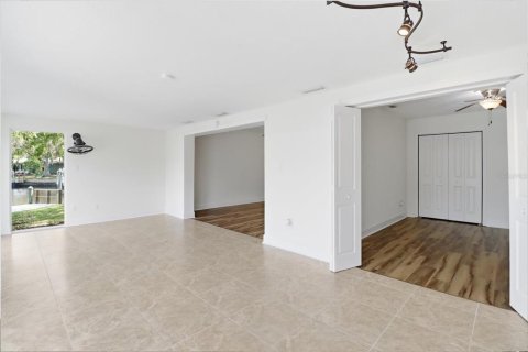 Condo in Crystal River, Florida, 2 bedrooms  № 2104592 - photo 30