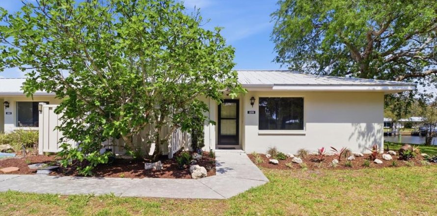 Condo in Crystal River, Florida, 2 bedrooms  № 2104592