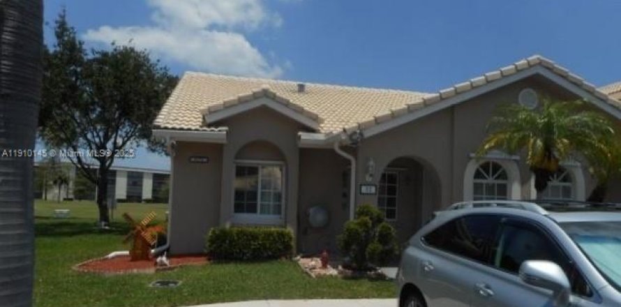 Adosado en Margate, Florida 2 dormitorios, 96.99 m2 № 2035593