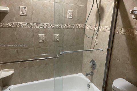 Condominio en venta en Miami, Florida, 2 dormitorios, 80.82 m2 № 1975839 - foto 10