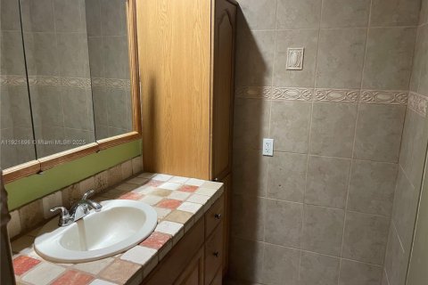 Condominio en venta en Miami, Florida, 2 dormitorios, 80.82 m2 № 1975839 - foto 11