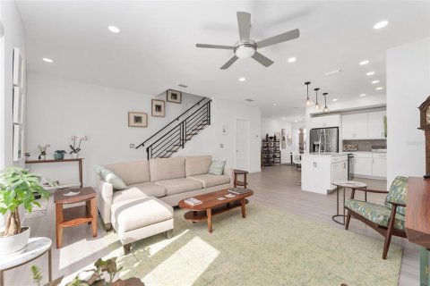 Touwnhouse à vendre à Gainesville, Floride: 3 chambres, 152.36 m2 № 1902230 - photo 2