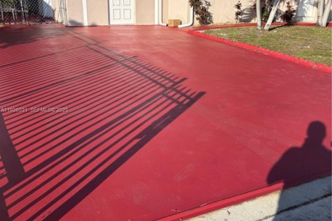 Villa ou maison à louer à Miami Gardens, Floride: 3 chambres, 158.49 m2 № 1984722 - photo 4