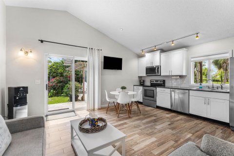 House in Jupiter, Florida 5 bedrooms, 230.68 sq.m. № 2185330 - photo 14