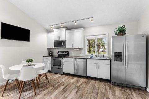 House in Jupiter, Florida 5 bedrooms, 230.68 sq.m. № 2185330 - photo 18