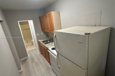 House in Miami, Florida 1 bedroom, 55.74 sq.m. № 2011552 - photo 4