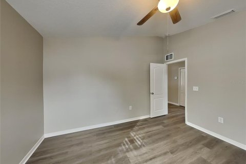 Villa ou maison à louer à Seffner, Floride: 4 chambres, 162.95 m2 № 2418628 - photo 11