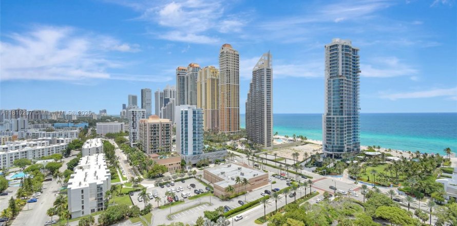 Condo à Sunny Isles Beach, Floride, 2 chambres № 1934441