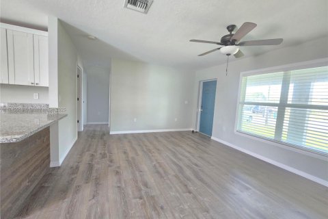 Casa en venta en Okeechobee, Florida, 3 dormitorios, 123.84 m2 № 1716138 - foto 3