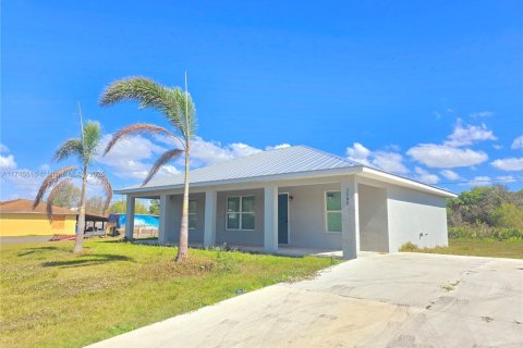 Casa en venta en Okeechobee, Florida, 3 dormitorios, 123.84 m2 № 1716138 - foto 1