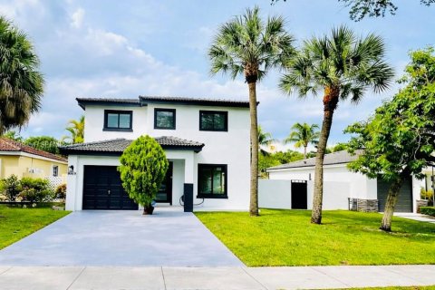 House in Hialeah, Florida 3 bedrooms, 179.86 sq.m. № 2063611