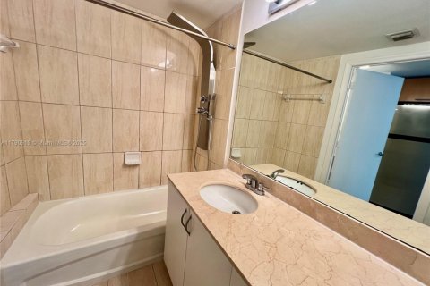 Copropriété à vendre à Miami, Floride: 47.19 m2 № 1652758 - photo 11