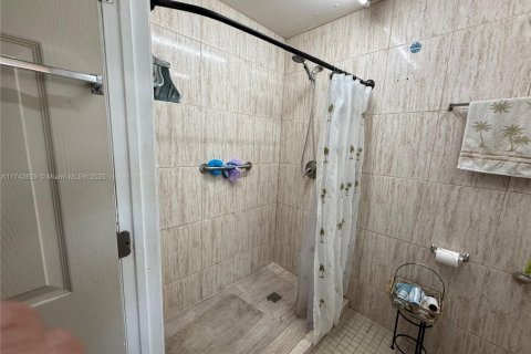 Casa en venta en Miami, Florida, 1 dormitorio, 85.84 m2 № 1709953 - foto 15
