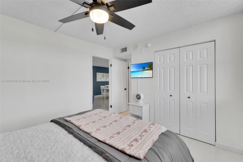 Condo in Lauderdale-by-the-Sea, Florida, 2 bedrooms  № 1794728 - photo 16