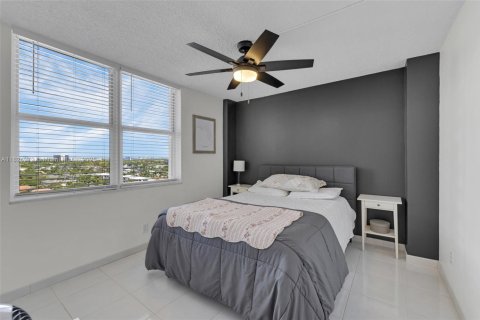 Condo in Lauderdale-by-the-Sea, Florida, 2 bedrooms  № 1794728 - photo 15