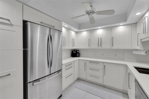 Condo in Lauderdale-by-the-Sea, Florida, 2 bedrooms  № 1794728 - photo 28