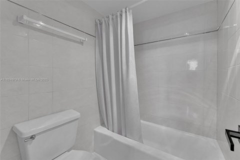 Condo in Lauderdale-by-the-Sea, Florida, 2 bedrooms  № 1794728 - photo 20