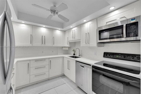 Condo in Lauderdale-by-the-Sea, Florida, 2 bedrooms  № 1794728 - photo 29