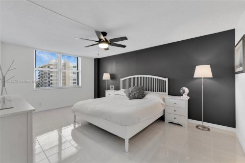 Condo in Lauderdale-by-the-Sea, Florida, 2 bedrooms  № 1794728 - photo 25