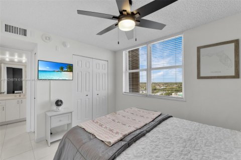 Condo in Lauderdale-by-the-Sea, Florida, 2 bedrooms  № 1794728 - photo 17