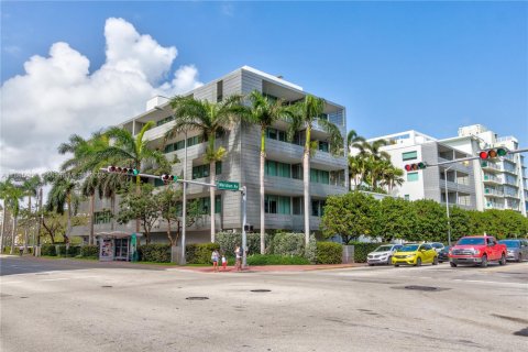 Copropriété à vendre à Miami Beach, Floride: 2 chambres, 94.2 m2 № 1944262 - photo 9