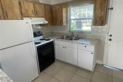 Apartamento en alquiler en New Port Richey, Florida, 2 dormitorios, 83.61 m2 № 1615756 - foto 7