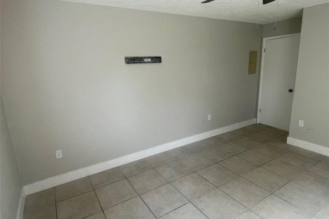 Appartement à louer à New Port Richey, Floride: 2 chambres, 83.61 m2 № 1615756 - photo 12