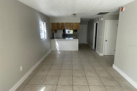 Apartamento en alquiler en New Port Richey, Florida, 2 dormitorios, 83.61 m2 № 1615756 - foto 3